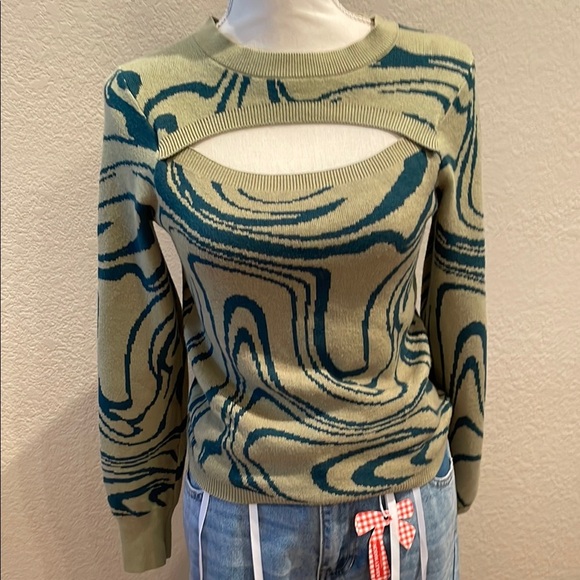 Chic Buckle Cutout Sweater - Picture 3 of 7